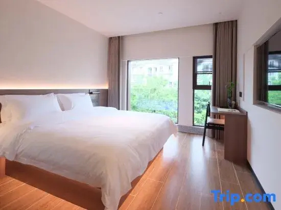 Comfort Double room with park view (full double bed)
