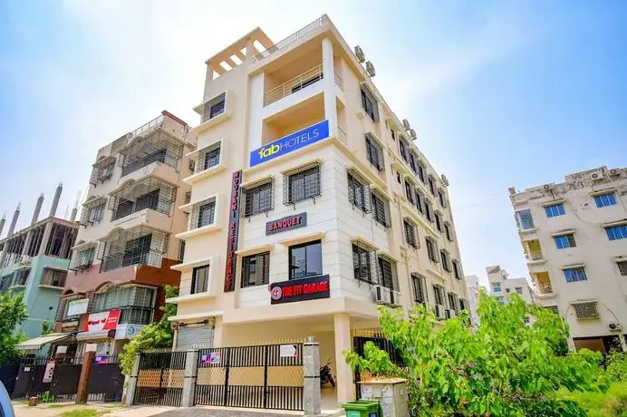 Fabhotel Moubani Residency