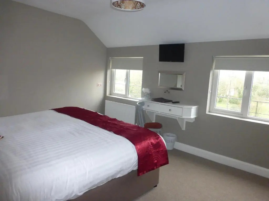 Deluxe Double room (full double bed)