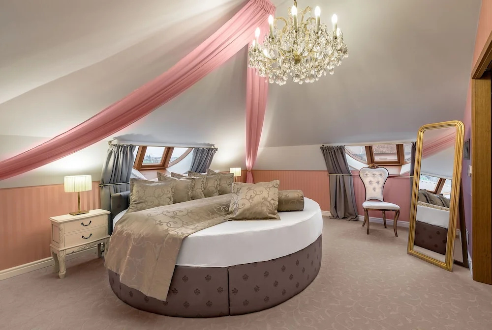 1 Bedroom Luxury Suite