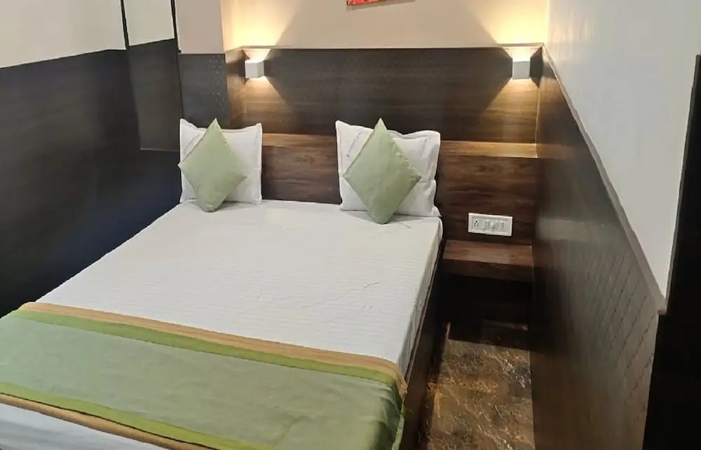 Premium Double room (full double bed)