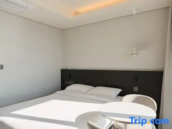 Deluxe Double room with ocean view (full double bed)