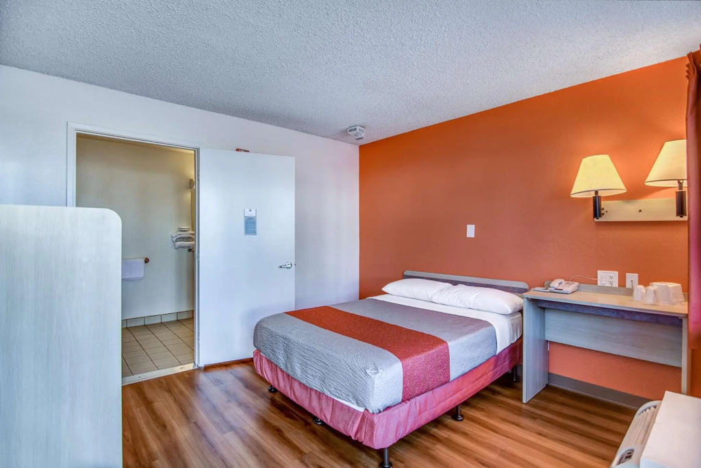 Motel 6 Stockton, CA - Charter Way West - фото 7