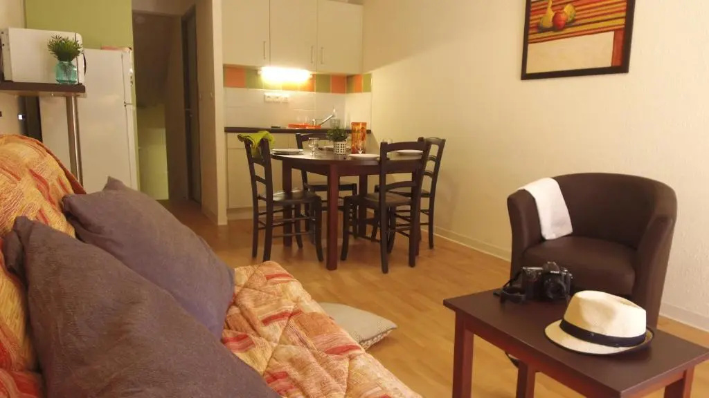 2 Bedrooms Apartment