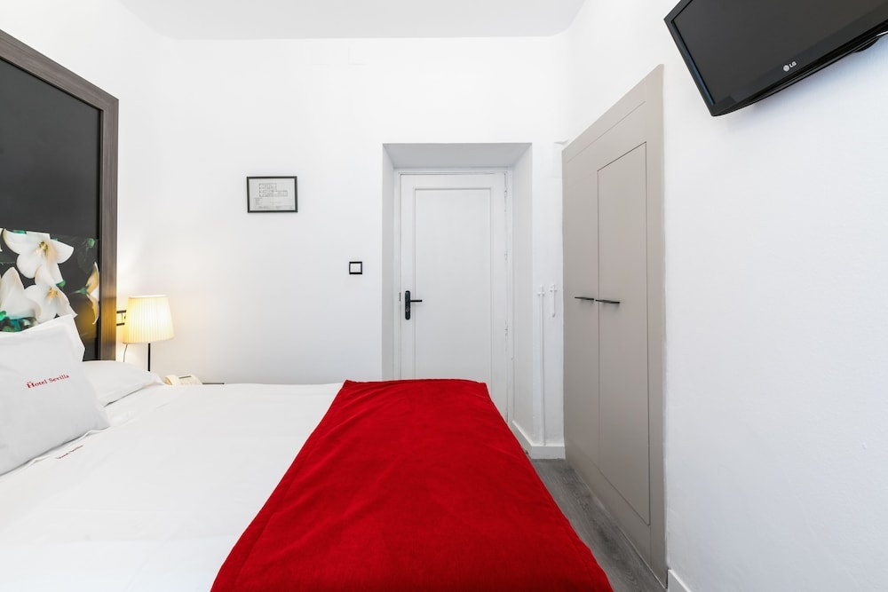 Hotel Sevilla — 5