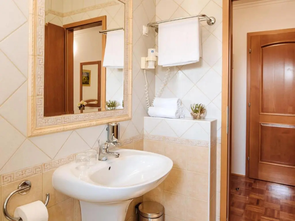 Standard Double room with balcony (full double bed)