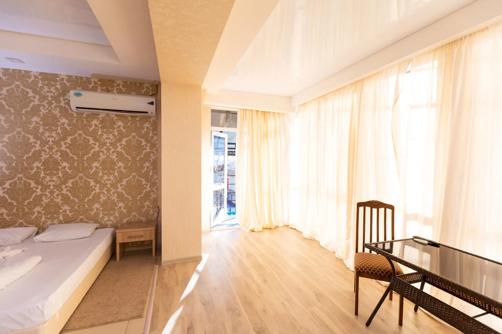 1 Bedroom Double Suite (full double bed)
