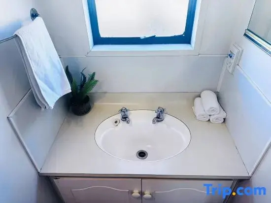 Merivale Court One Bedroom Apartment-Unit 8