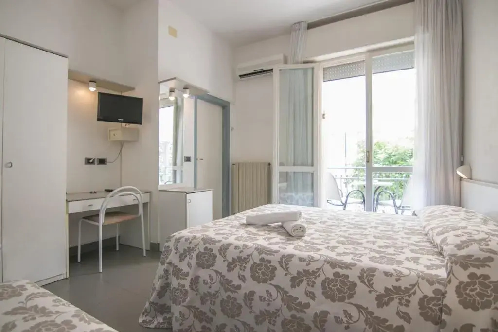 Standard Double room with balcony (full double bed)