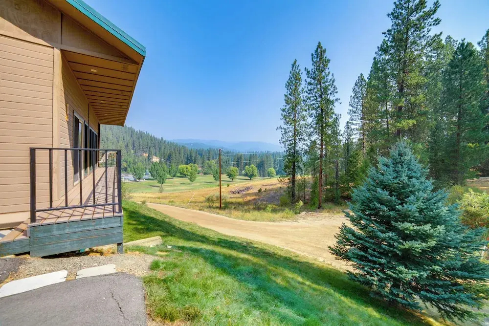 Mtn-view Oasis w/ Pool Access in Garden Valley