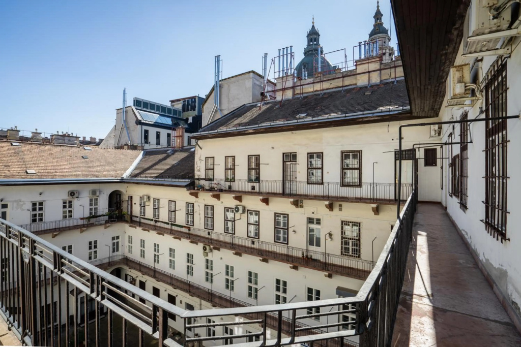 Elegant Suite Basilica View with free parking