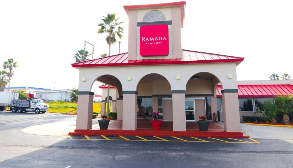Ramada by Wyndham Davenport Orlando South