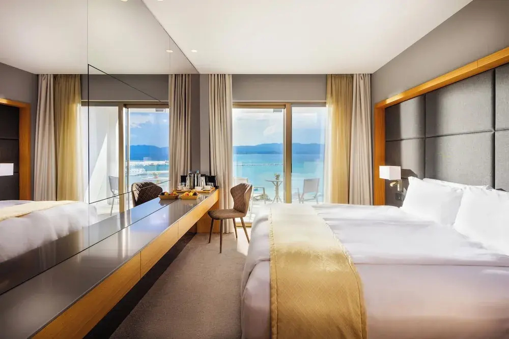 Standard Double room with balcony and with harbour view (full double bed)