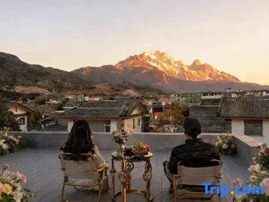 Xiangju·Sunrise Golden Mountain Designer Homestay