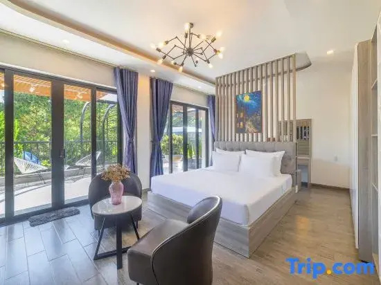 Deluxe Double room with balcony (full double bed)