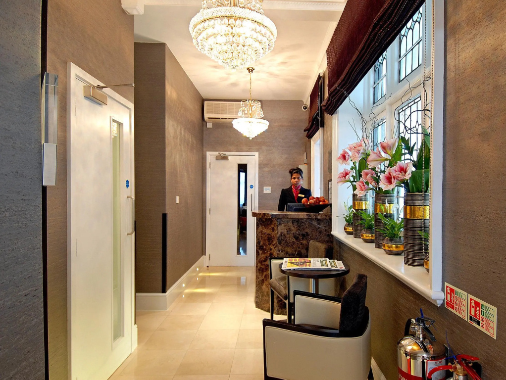 Lobby & Reception