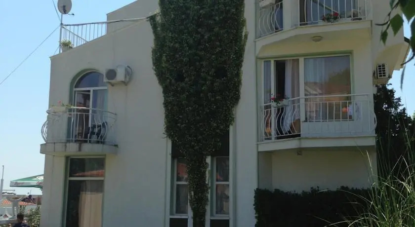 Kentavar Family Hotel
