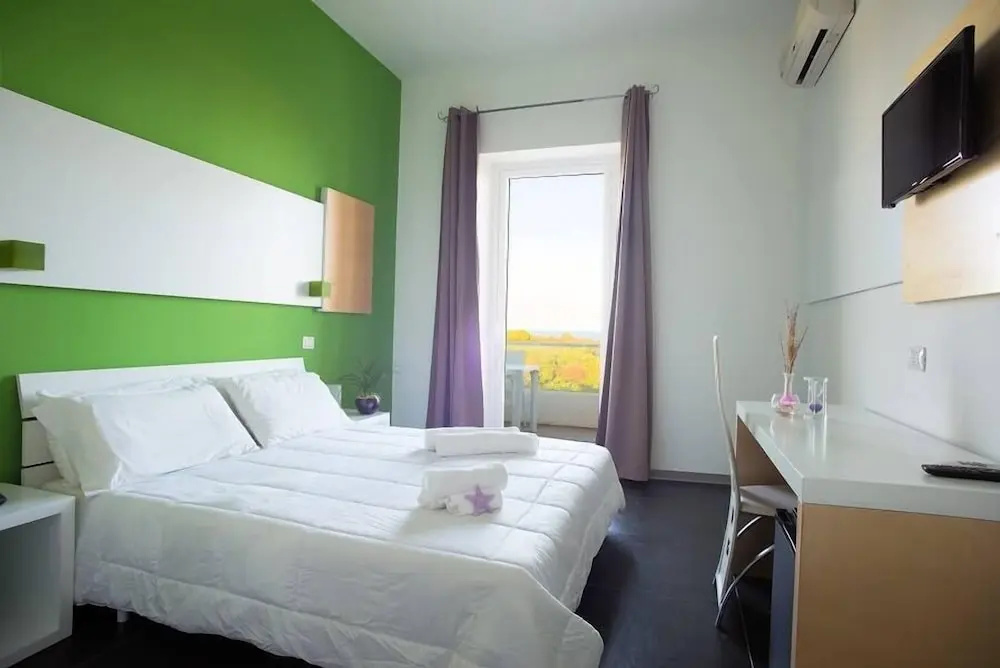 Standard Double room with sea view (full double bed)