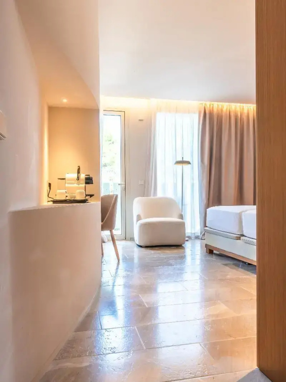 Premium Double room with balcony (full double bed)