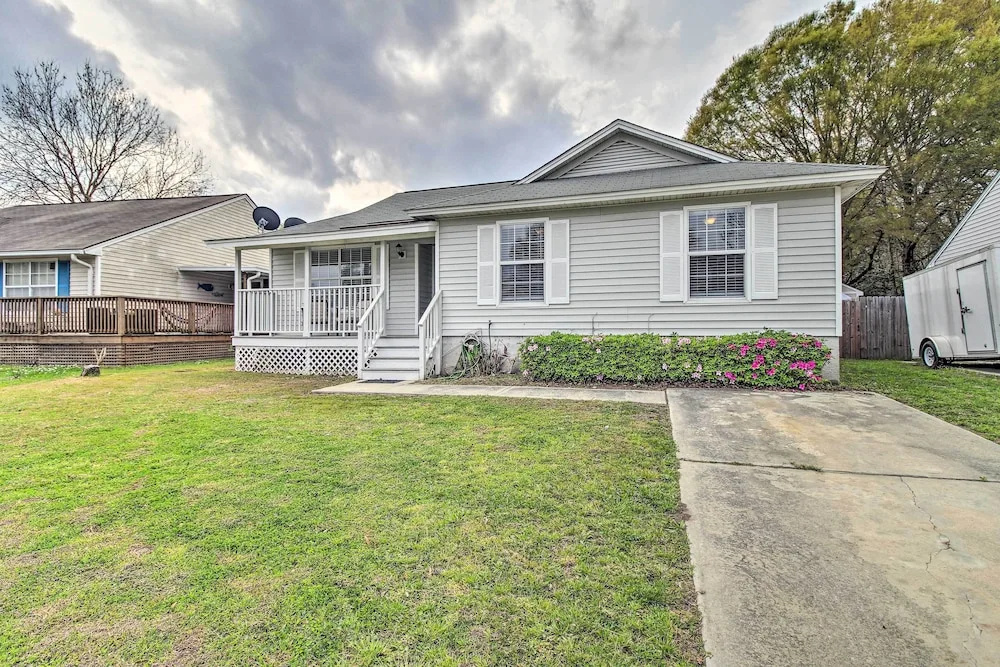 Home ~ 7 Miles to Savannah Historic District!