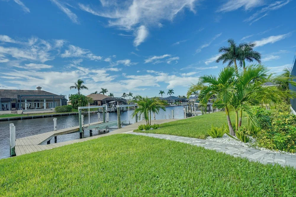Private Pool: Modern Canalfront Home in Cape Coral