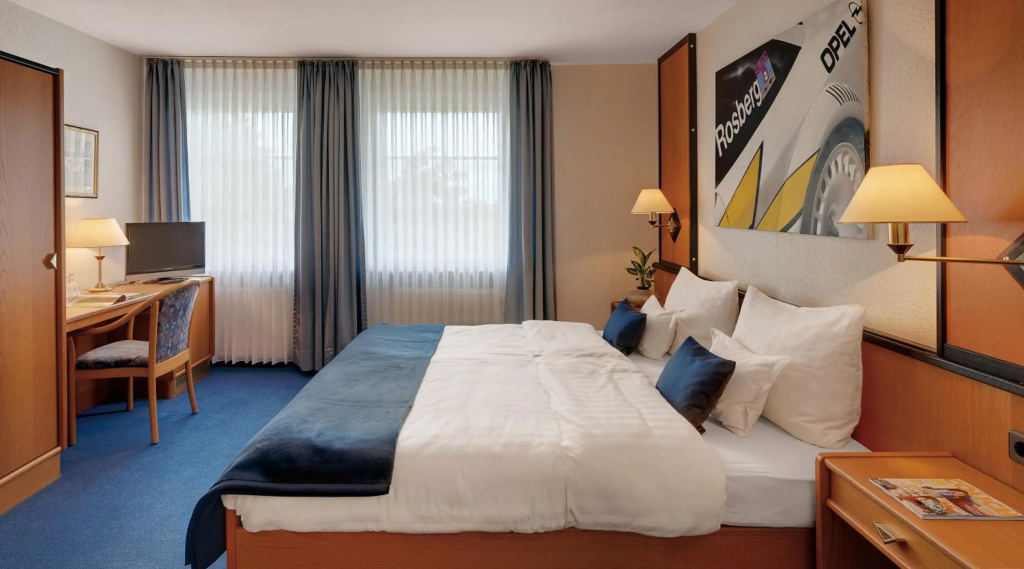 Motorsport Hotel — 4