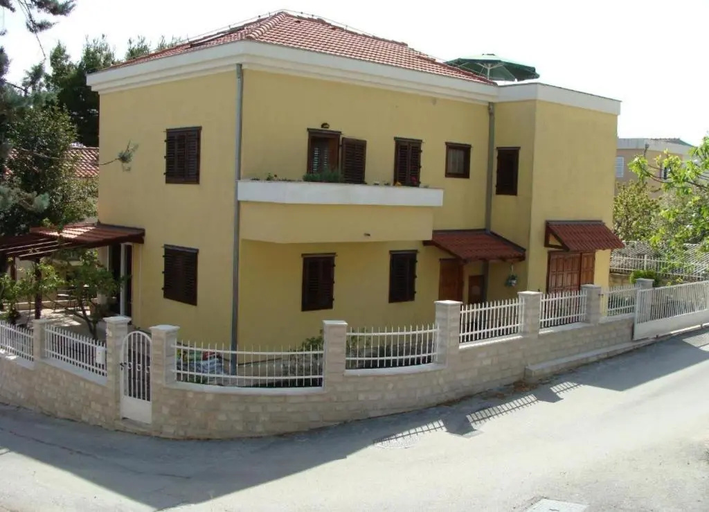 Apartments Mana - 250 m from sea