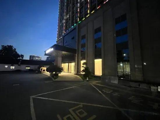 Lihang Hotel (Center Square Store, Tonglu)