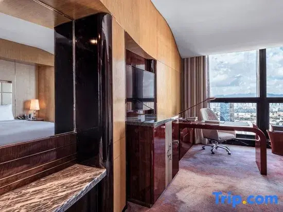 Luxury Double Club room with city view (full double bed)