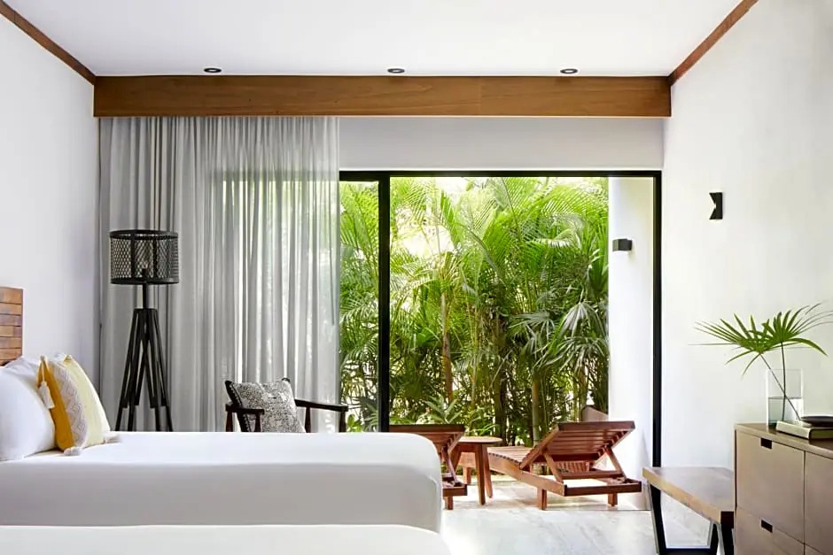 Deluxe Double room (full double bed)