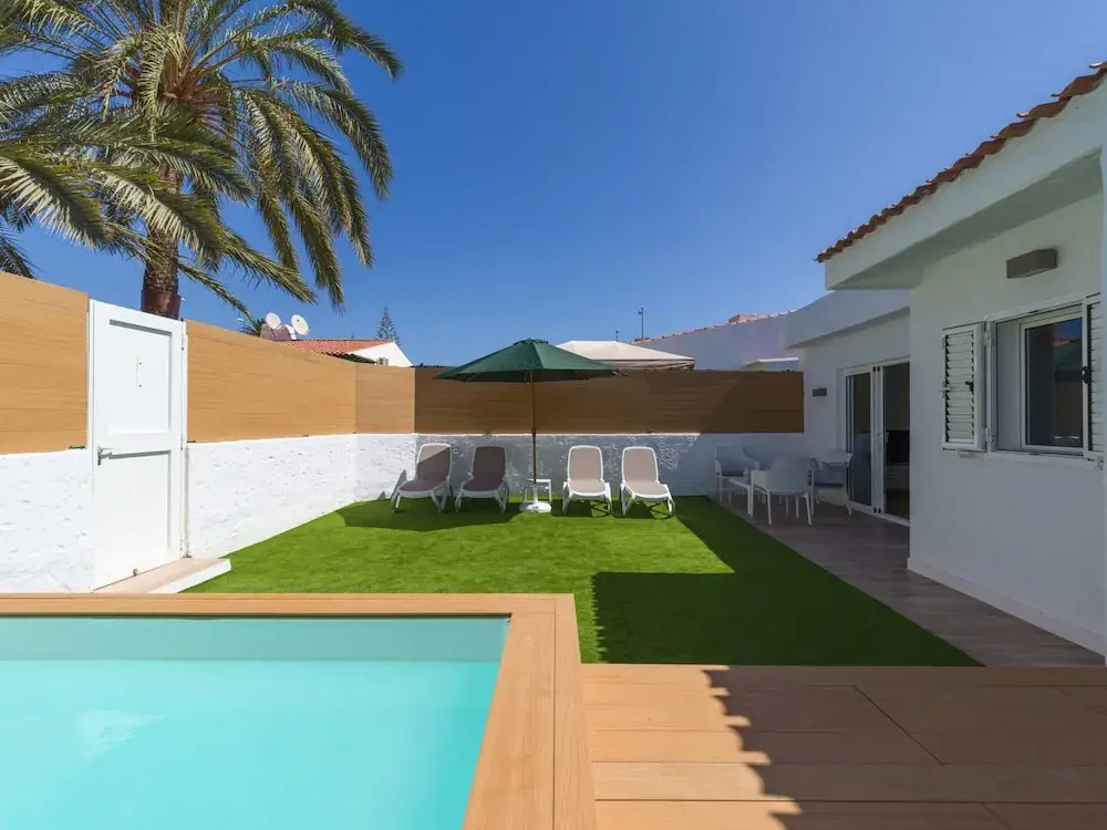 Bungalow Near Yumbo & Playa del Ingles Beach