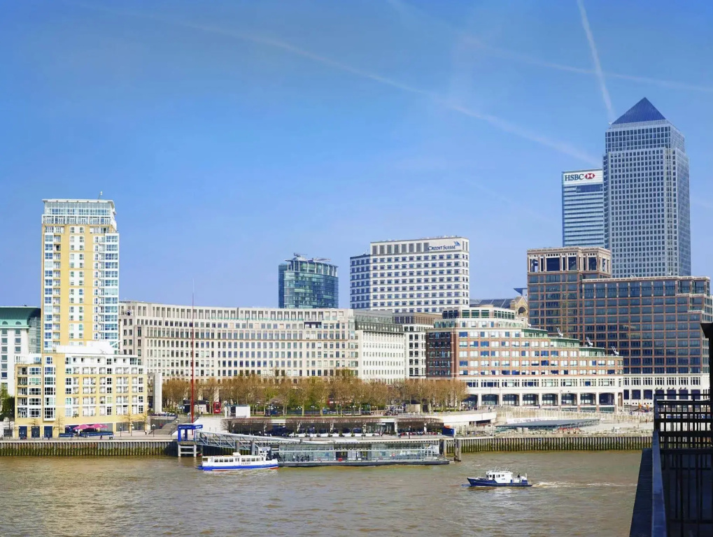 a&o London Docklands Riverside Hotel