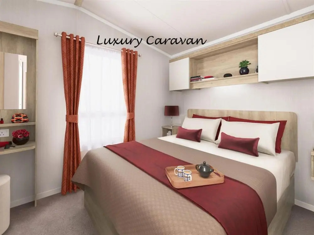 標準雙人房，設有露台及大床