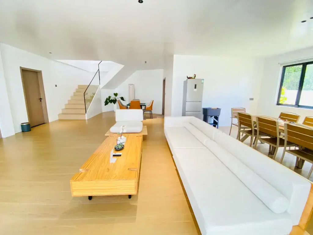 4 Bedrooms Villa