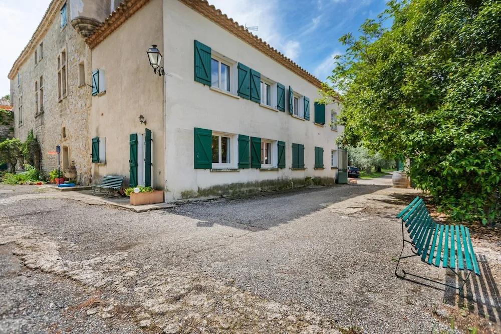 Flat in a Beautiful Building With Pool
