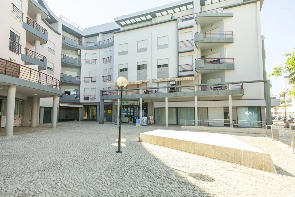 C03 - Avenue Backstreet Flat
