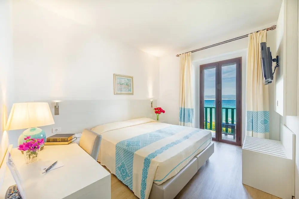 Classic Double room with sea view (full double bed)