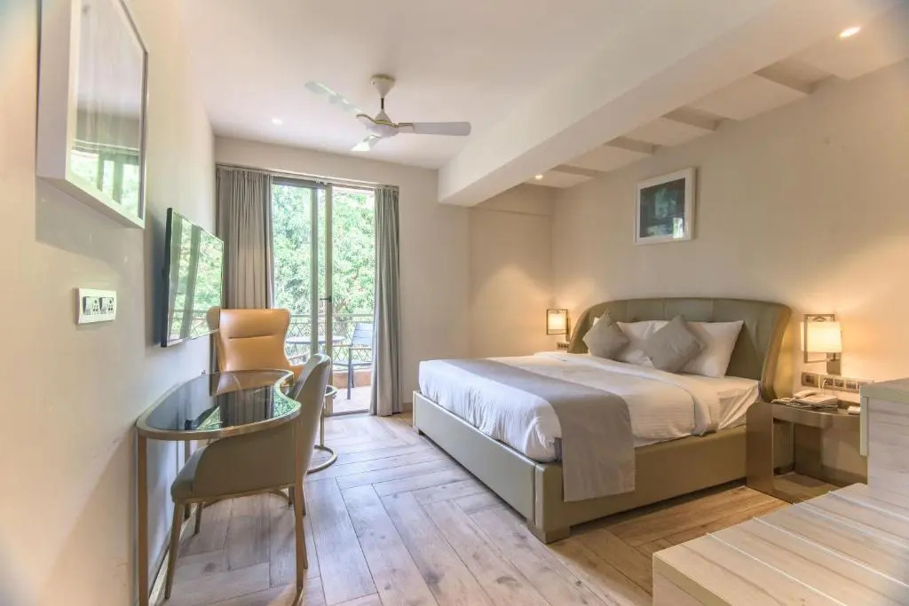 Standard Double room with pool view (full double bed)