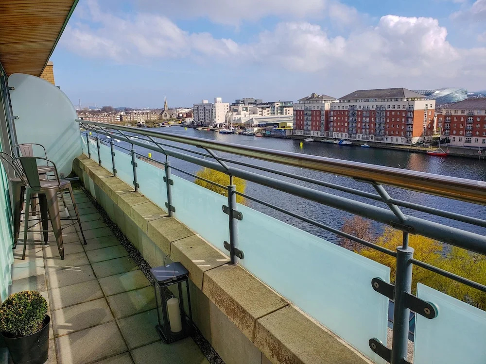 Apartment Overlooking Canal 2 Bedroom