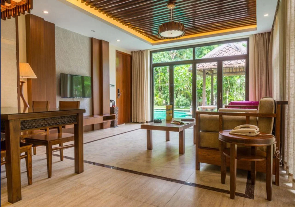 Lobby & Reception
