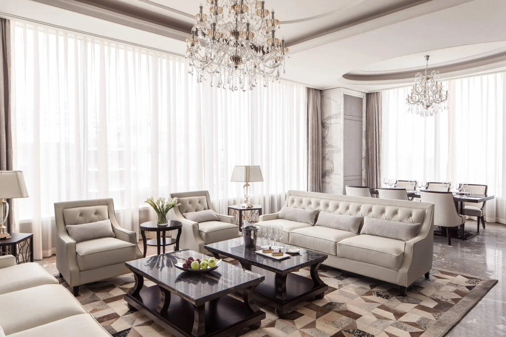 1 Bedroom Presidential Double Suite with lake view full double bed