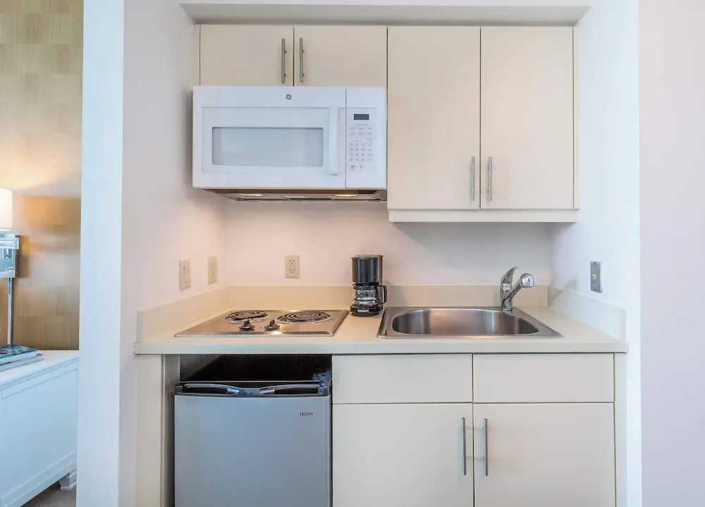 Deluxe Double Studio with city view (full double bed)