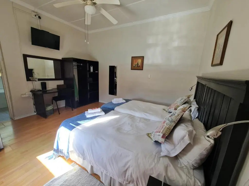 Deluxe Double room (full double bed)