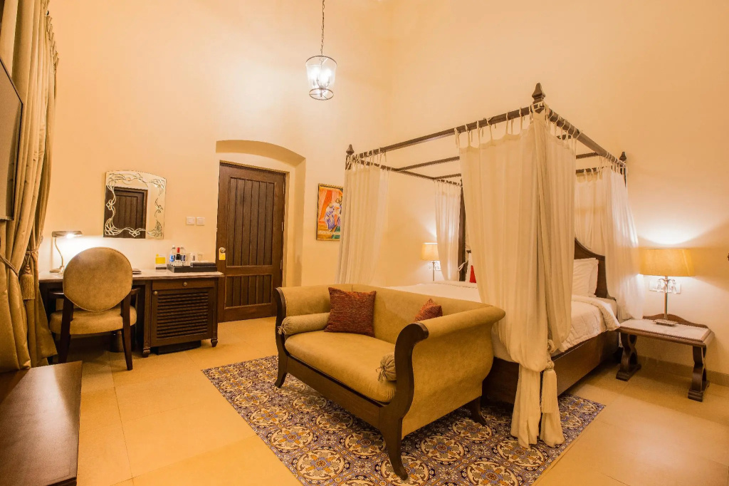 Standard Double Club room with sea view (full double bed)