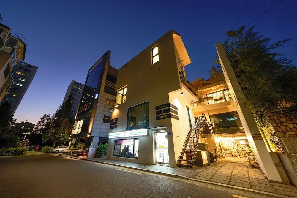B9 Tailor Serviced Home near Hongik Univ