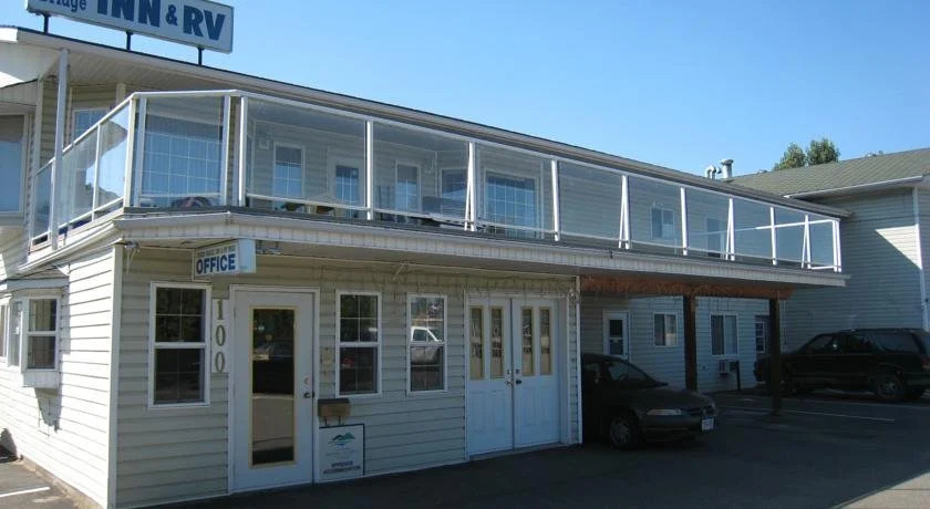 Fraser Bridge Inn & R.V Park