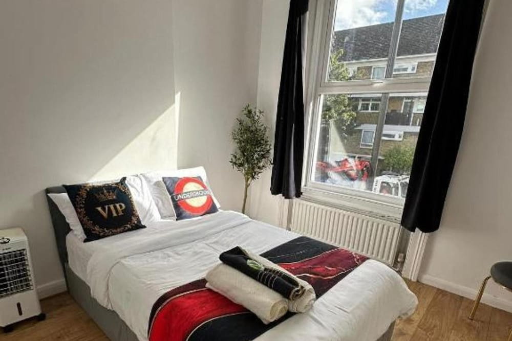 London-2br-sleeps6-skysports-netflix-disneyplus
