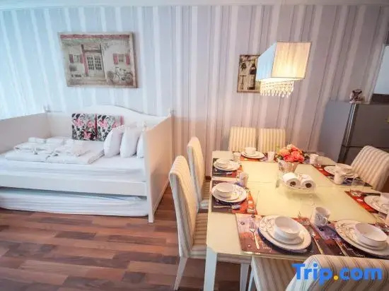 2 Bedrooms Standard room with pool view
