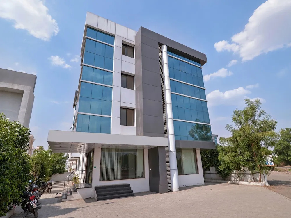 OYO 12053 Hotel Shri Govind