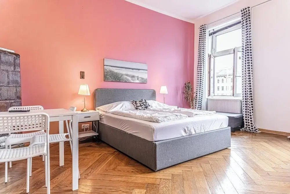 Chic 1BR Apartment Near AKH Center